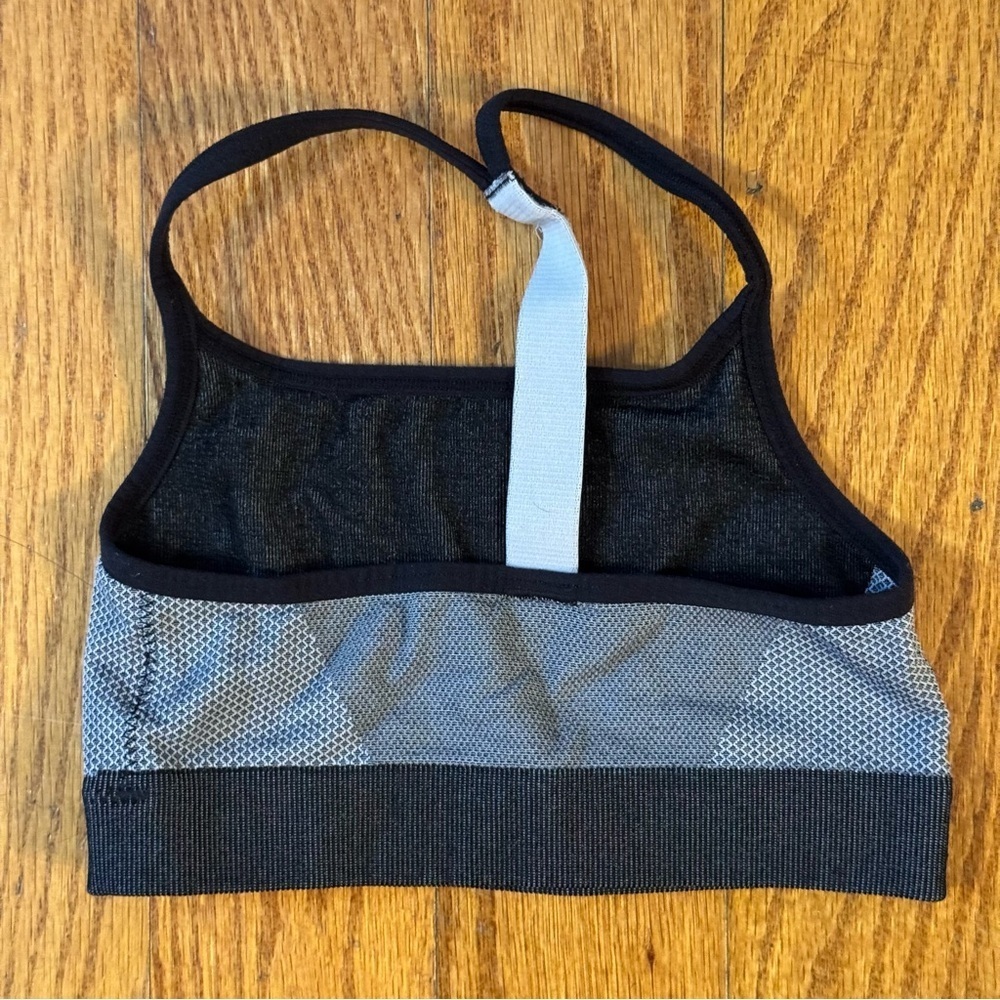 Nike Black and Gray Sports Bra Girls Size S - Picture 2 of 5